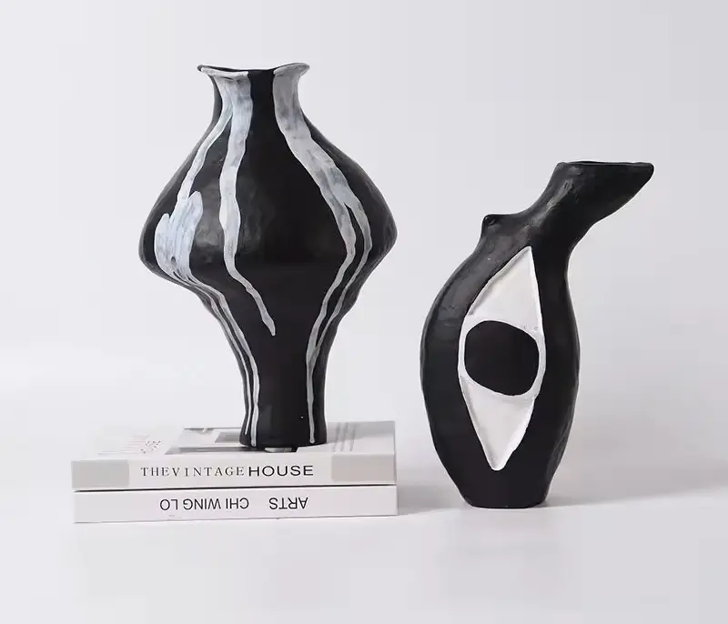 Black/White vase