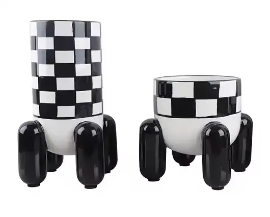 Black/White vase